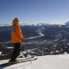 vail skifahrer mit aussicht
