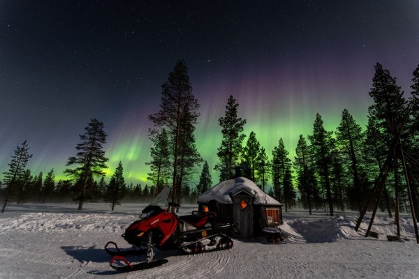 Polarnacht über dem Aurora Camp | © Wilderness Hotels & Safaris