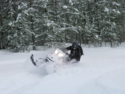 Mit Power durch den Neuschnee