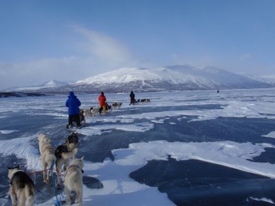 Traversée d'un lac gelé