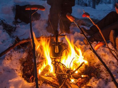 Am Lagerfeuer in Finnland