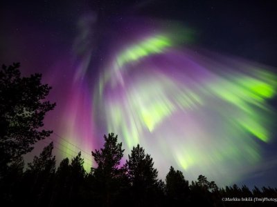 Aurore boréale ou feu d'artifice ?