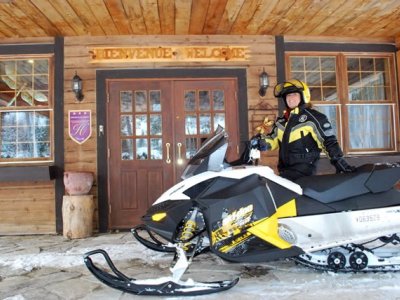 Anche le donne possono guidare la motoslitta