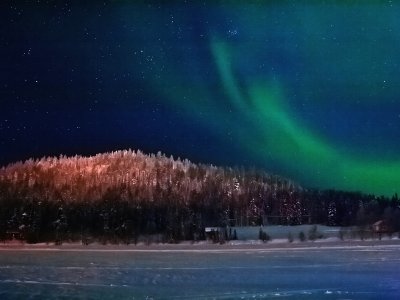 Aurore au dessus d'un tunturi