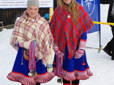Saami Mädchen in Tracht