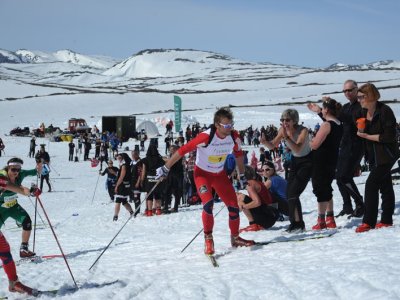Poussés par la foule !