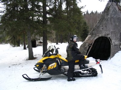 Arrêt près d'un tipi