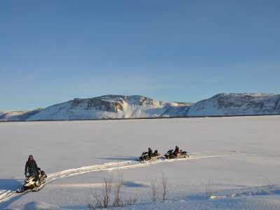 Überquerung von grossen Seelandschaften