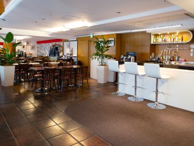 Le restaurant avec un petit coin bar