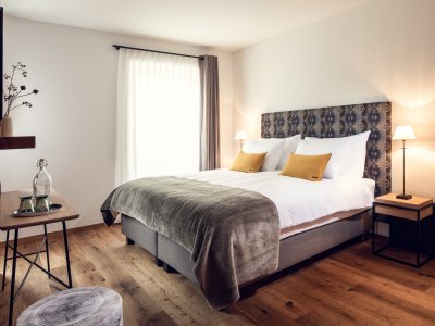 Naturmaterialien in warmen Farben