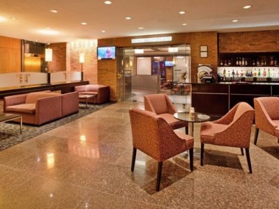 Crown Plaza: bar