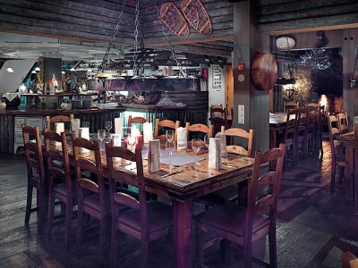 La sala da pranzo con buffet