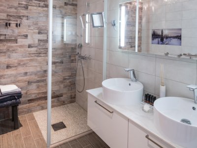 Bagno spazioso delle suite