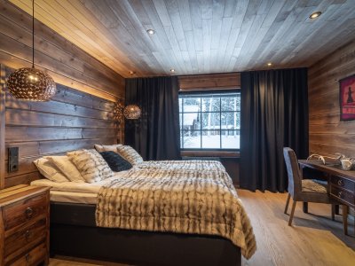 Wildniszimmer mit Doppelbett