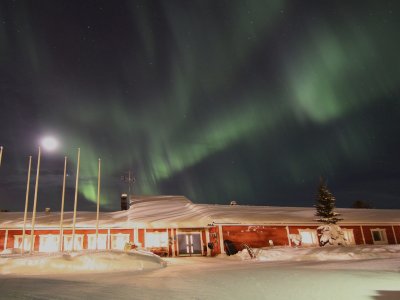 Nordlichter über dem Hotel Seita