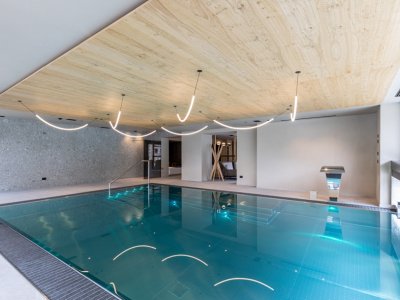 Beheizter Innen- und Aussenpool