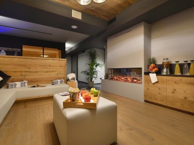 Stilvoller Ruhebereich im Spa