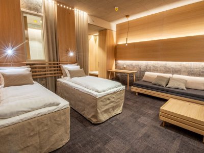 Possible soit avec 1 lit double ou 2 lits séparés