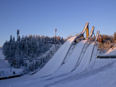Partenza ai piedi dei famosi trampolini