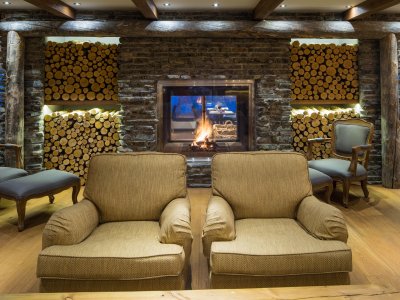 Rilassamento davanti al camino