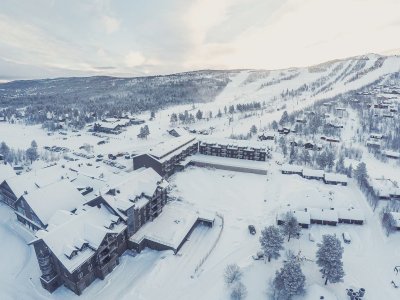 Am Fusse des Bergplateaus