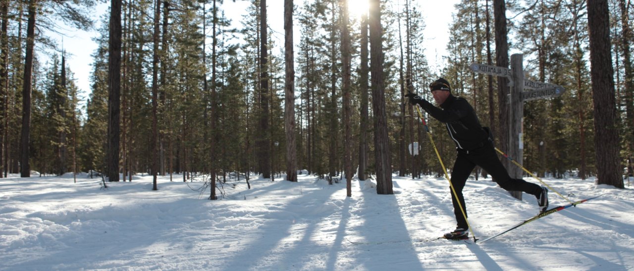 Skieur en classique vers Kotamaja